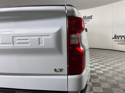 Used 2025 Chevrolet Silverado 1500 LT AWD/4WD image 32