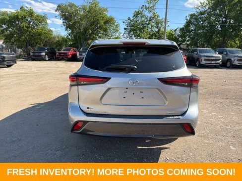 Used 2024 Toyota Highlander Limited image 5