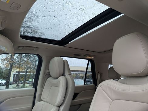 Used 2021 Lincoln Navigator Reserve w/ Luxury Package image 19