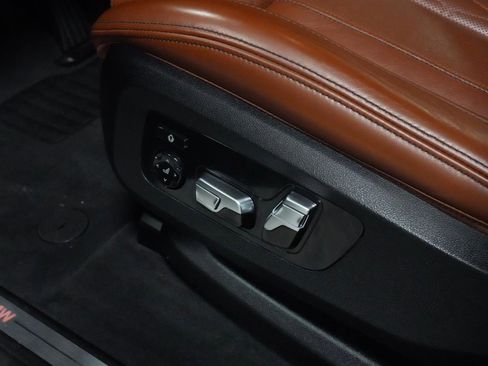 Used 2023 BMW X7 xDrive40i w/ Premium Package image 25