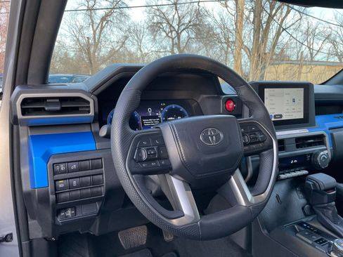 Used 2025 Toyota Tacoma TRD Off-Road AWD/4WD image 35