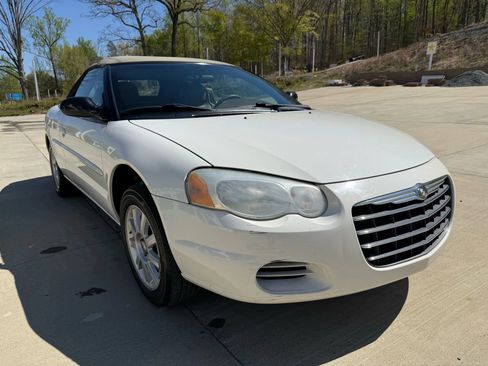 Used 2004 Chrysler Sebring GTC image 3