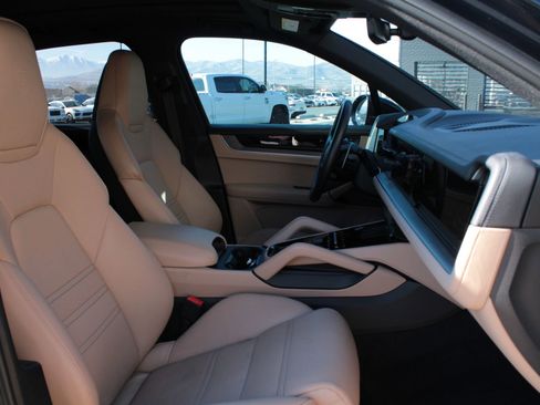 Used 2024 Porsche Cayenne image 25