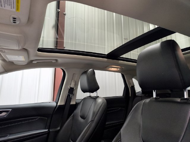 Used 2022 Ford Edge Titanium w/ Class II Trailer Tow Package AWD/4WD image 15