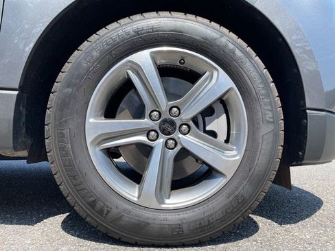 Used 2024 Ford Edge SEL w/ Convenience Package image 3