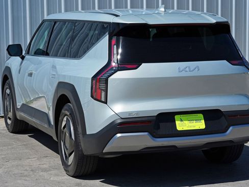 Used 2024 Kia EV9 Light Long Range image 50