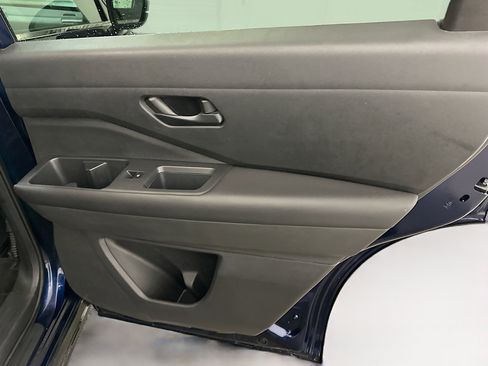 Used 2025 Nissan Pathfinder SV AWD/4WD image 31