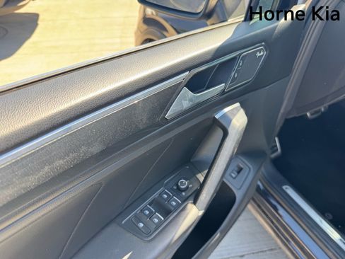 Used 2018 Volkswagen Tiguan SEL Premium AWD/4WD image 11