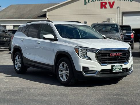 Used 2023 GMC Terrain SLE w/ Driver Convenience Package image 3