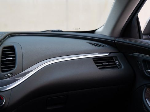 Used 2015 Chevrolet Impala LT w/ Convenience Package image 27