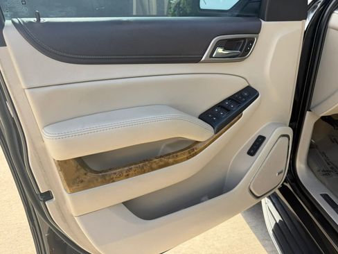 Used 2017 GMC Yukon Denali AWD/4WD image 9