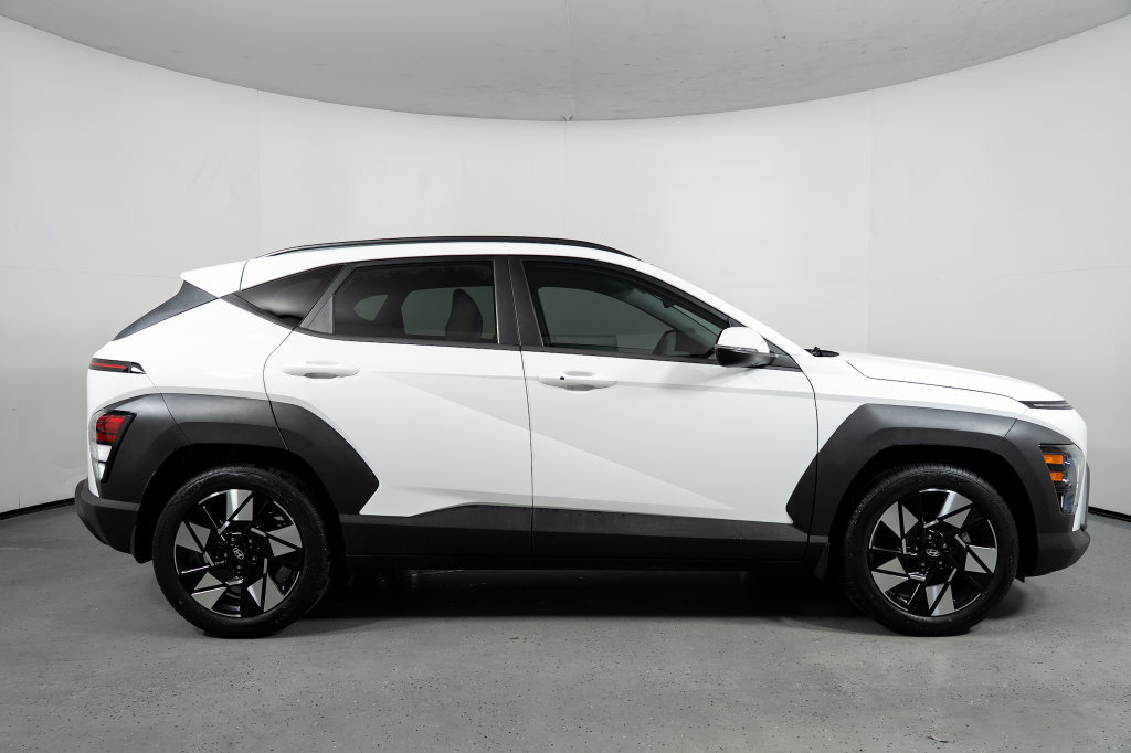 Used 2024 Hyundai Kona SEL FWD image 3