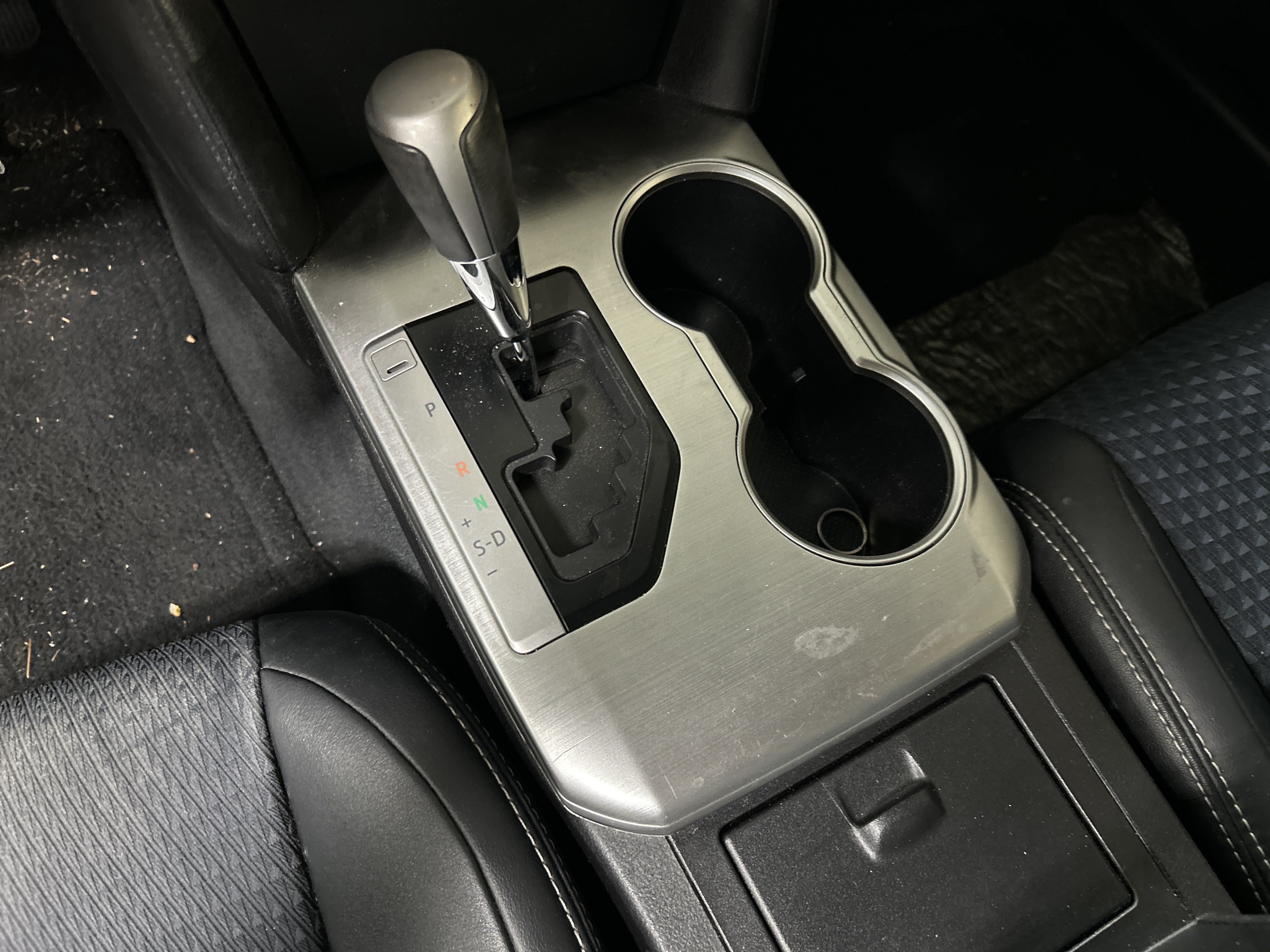Used 2014 Toyota Camry SE FWD image 11