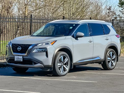 Used 2023 Nissan Rogue SL w/ SL Premium Package image 7