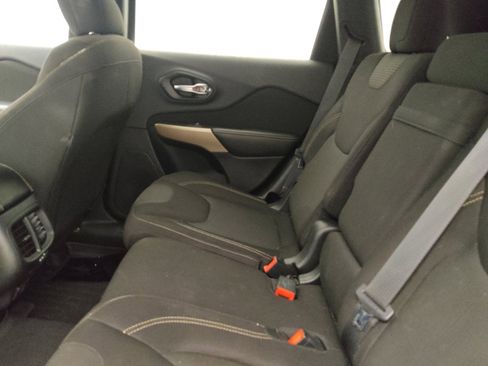 Used 2017 Jeep Cherokee Latitude image 18