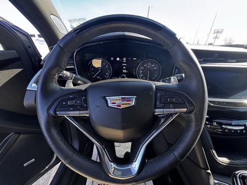 Used 2024 Cadillac XT6 Sport w/ Technology Package image 18