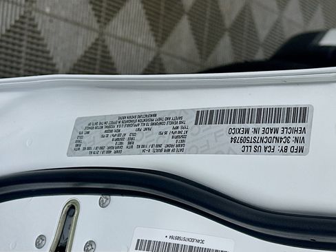 Used 2025 Jeep Compass Limited image 12