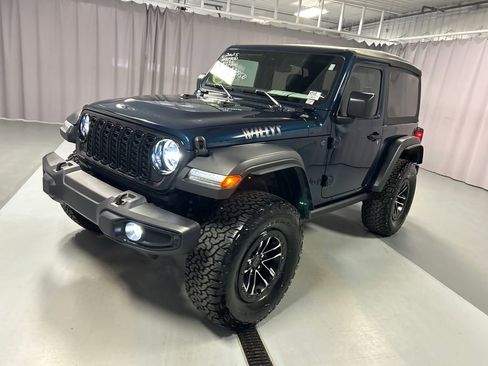 Used 2025 Jeep Wrangler Sport AWD/4WD image 3