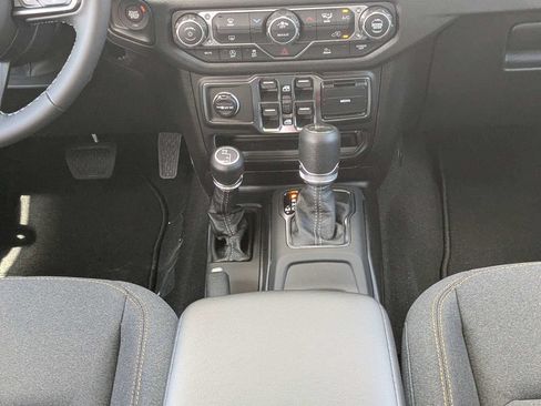 New 2026 Jeep Gladiator Sport AWD/4WD image 18