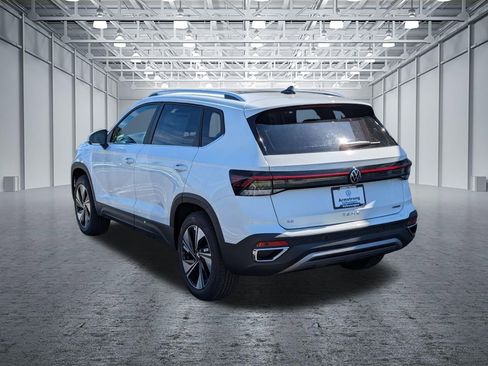 New 2026 Volkswagen Taos SE image 3