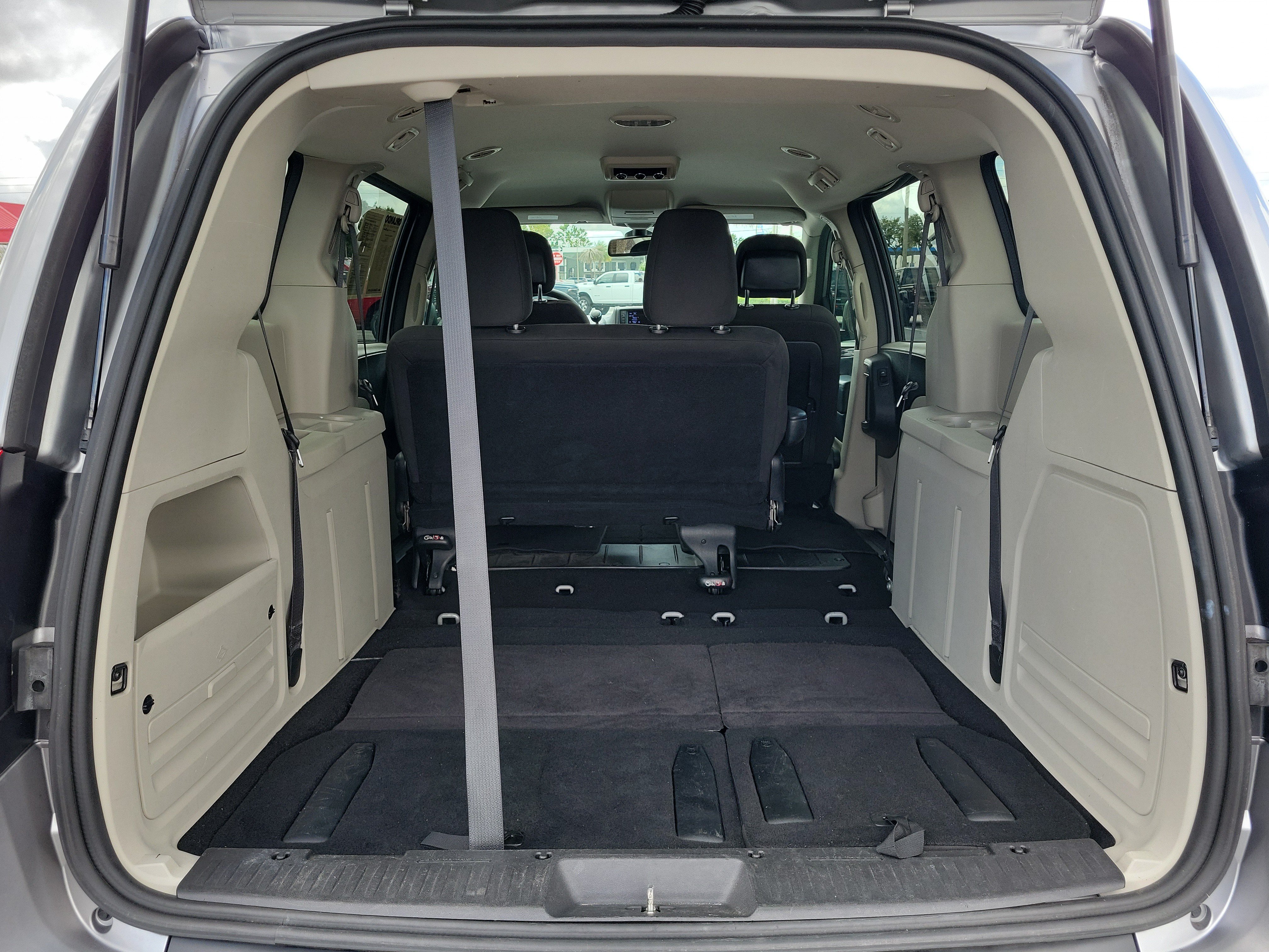 Used 2020 Dodge Grand Caravan SE FWD image 11