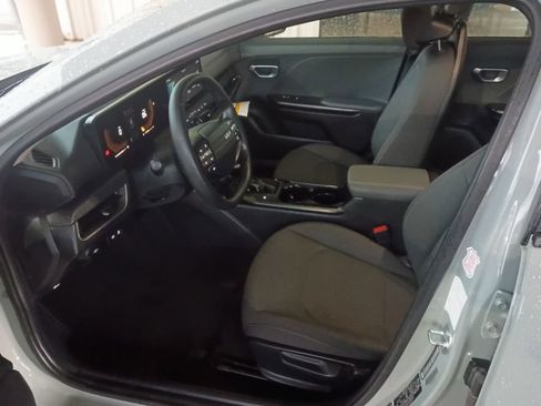 Used 2025 Kia K4 LXS FWD image 4