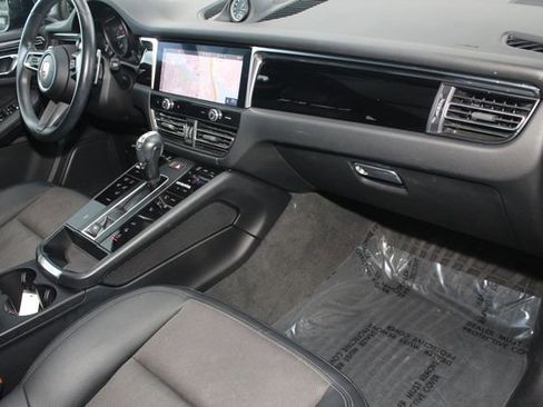 Used 2023 Porsche Macan Turbo image 28