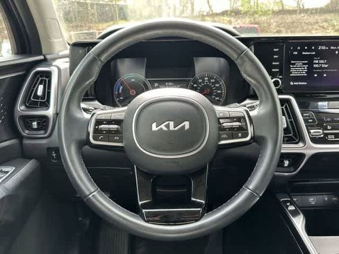 Used 2023 Kia Sorento EX AWD/4WD image 7