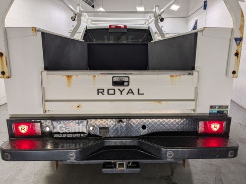 Used 2024 RAM 3500 Big Horn w/ Level 2 Equipment Group AWD/4WD image 8