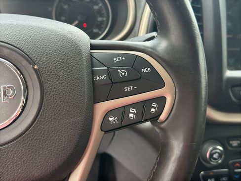 Used 2014 Jeep Cherokee Trailhawk w/ Technology Group AWD/4WD image 16