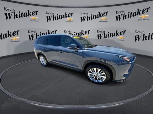 Used 2024 Toyota Grand Highlander AWD image 2