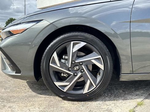 Used 2025 Hyundai Elantra SEL image 5