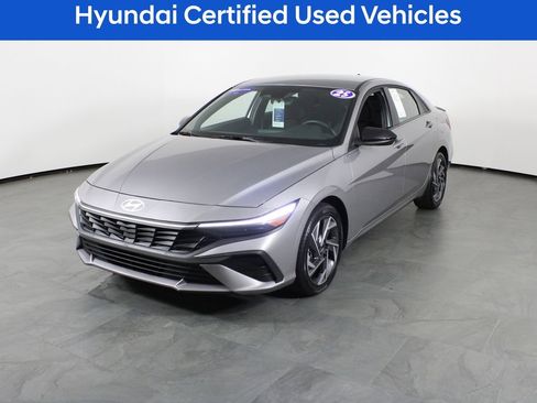 Certified 2025 Hyundai Elantra SEL image 2