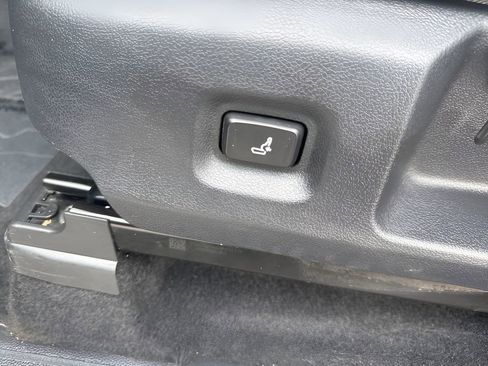 Used 2025 Toyota Tacoma TRD Off-Road image 10