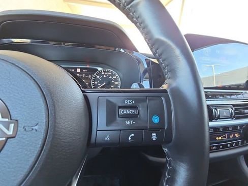 Used 2025 Nissan Pathfinder SL image 12