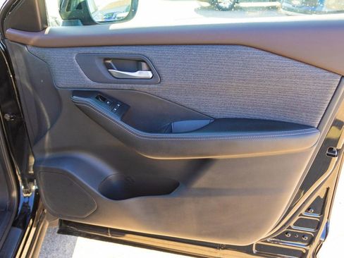 Used 2023 Nissan Rogue SV image 13