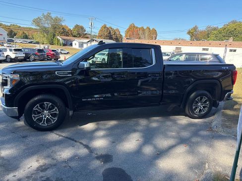 Used 2020 GMC Sierra 1500 SLE w/ SLE Value Package image 3