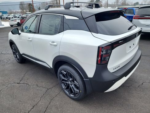 New 2026 Nissan Kicks SR image 6