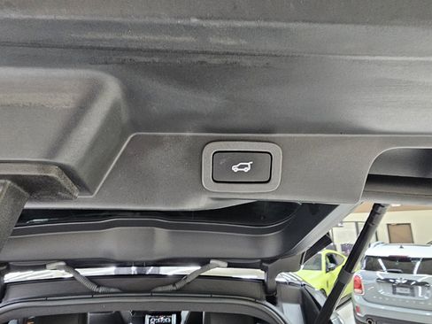 Used 2017 Land Rover Range Rover Sport HSE Dynamic image 15