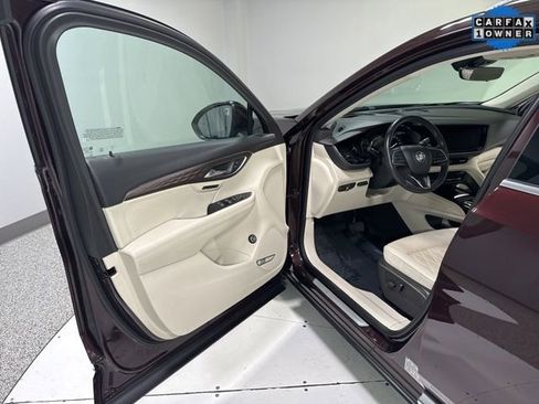 Used 2023 Buick Envision Avenir image 11