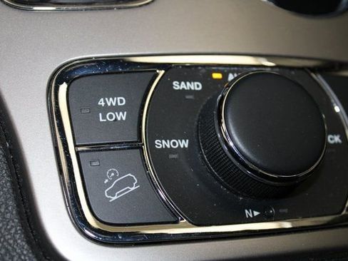 Used 2021 Jeep Grand Cherokee Overland image 23