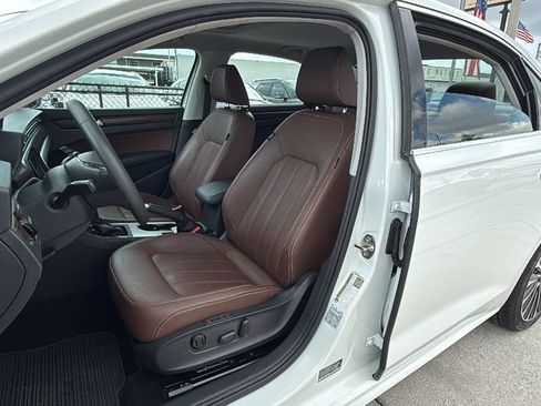 Used 2022 Volkswagen Passat 2.0T FWD image 22