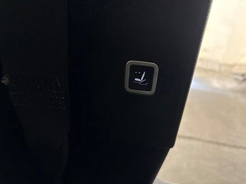 Used 2020 Chrysler Pacifica Touring-L FWD image 51