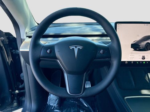 Used 2023 Tesla Model Y Performance AWD/4WD image 11