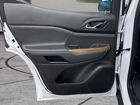 Used 2023 GMC Acadia SLE w/ Driver Convenience Package image 22