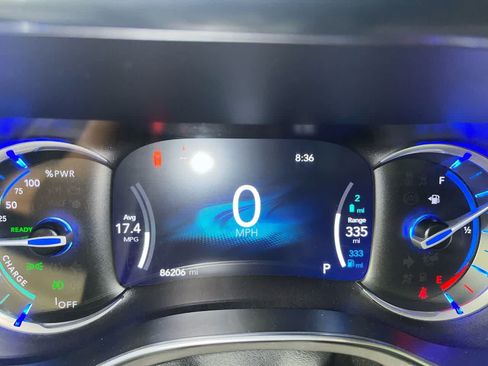 Used 2024 Chrysler Pacifica Premium FWD image 17