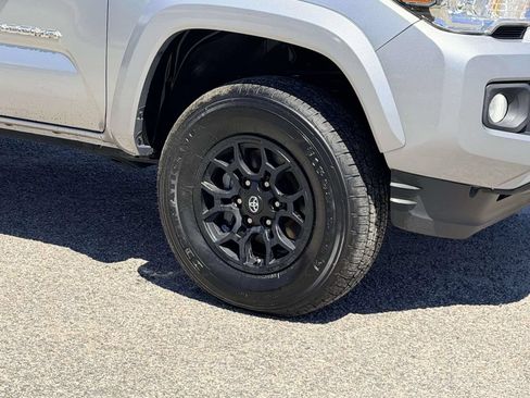 Certified 2019 Toyota Tacoma SR5 AWD/4WD image 25