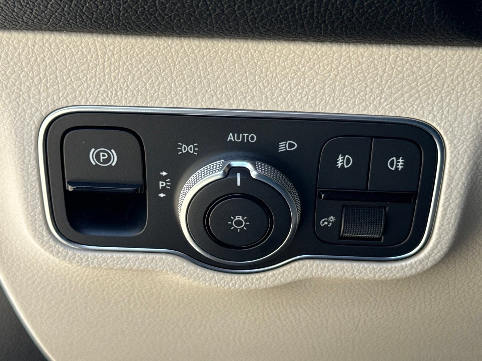 Used 2022 Mercedes-Benz GLB 250 image 28