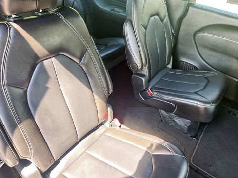 Used 2025 Chrysler Pacifica Select FWD image 27