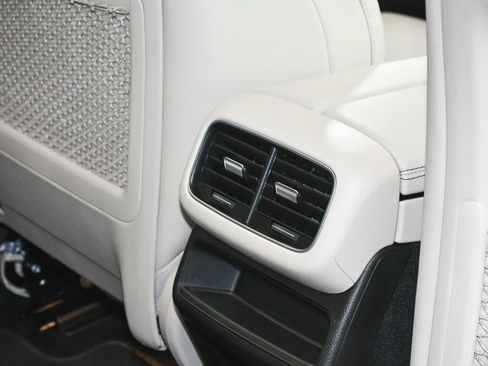 Used 2025 Mercedes-Benz GLE 450e 4MATIC w/ AMG Line Exterior image 57